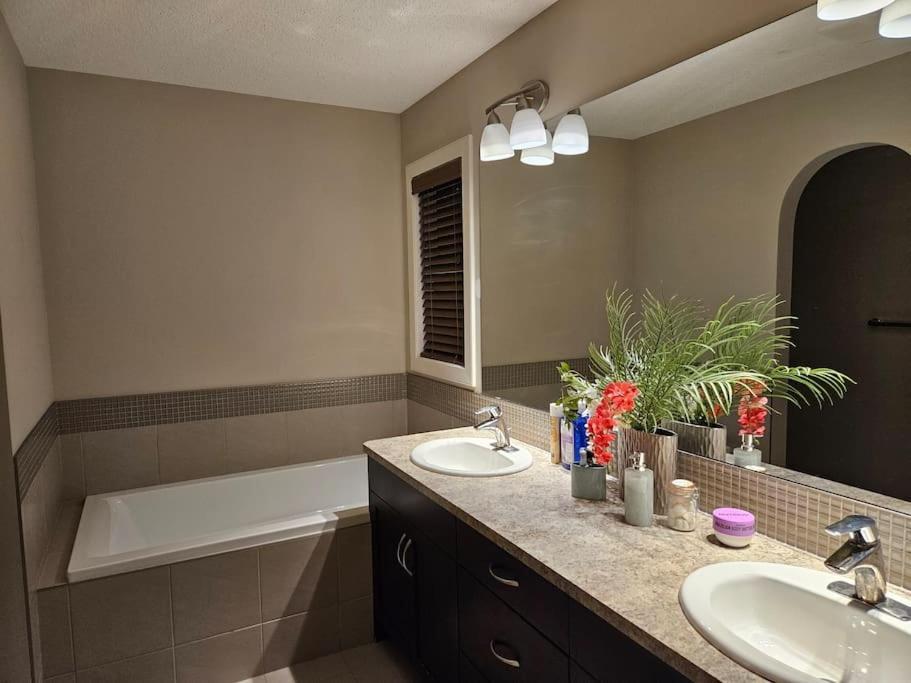 YYC 3 Bedroom Detached House מראה חיצוני תמונה